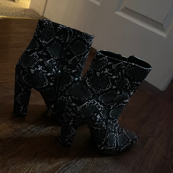 Snake skin pattern heel boots - Picture 1 of 1